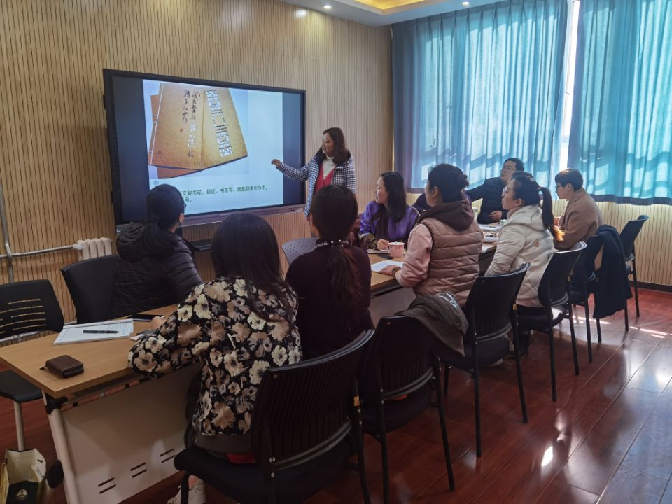 集体备课2.JPG 集体备课2.JPG